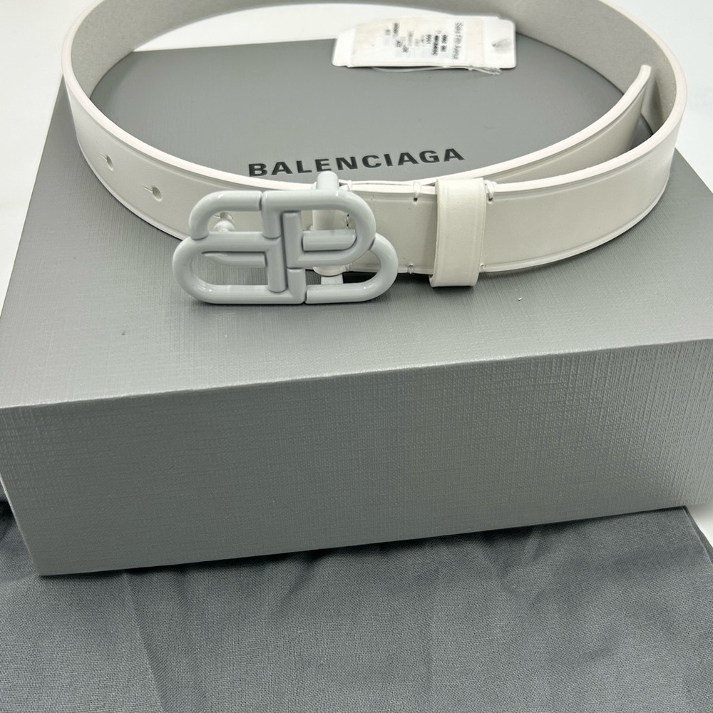 Women's Balenciaga Bb White Leather Belt Size 65 Cm/26 Inches Made In Italy